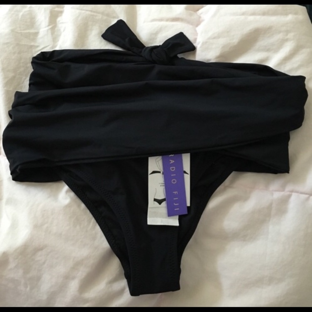 NWT radio Fiji bikini bottoms